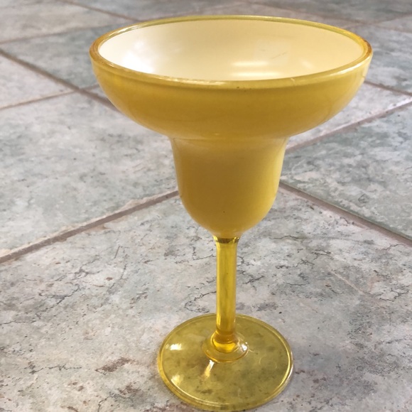 Anchor shape wire wall hanging bottle holders and plastic margarita glasses. - Picture 4 of 5